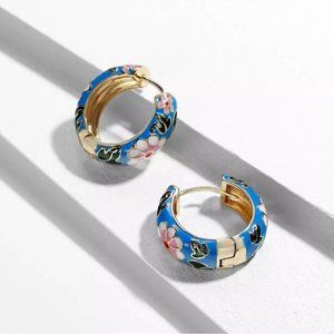 Small blue huggie earring blue hoop earring , blue flower enamel chic elegant